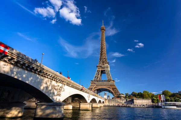 Эйфелева Башня Берегу Сены Париже Летом Франция — стоковое фото