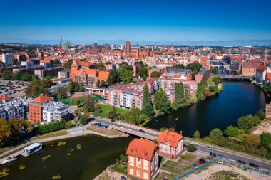Yazın Gdansk 'taki Main Town' ın mimarisi. Polonya