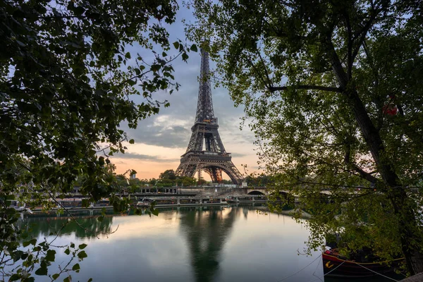 Torre Eiffel Junto Rio Sena Paris Nascer Sol França — Fotografia de Stock