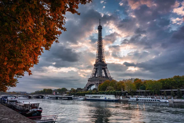 Eiffel Torni Seine Joen Rannalla Pariisissa Auringonnousun Aikaan Ranska — kuvapankkivalokuva