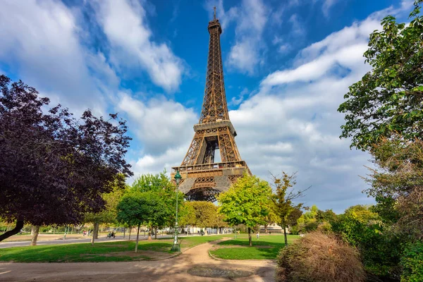 Эйфелева Башня Летний Сезон Париж Франция — стоковое фото