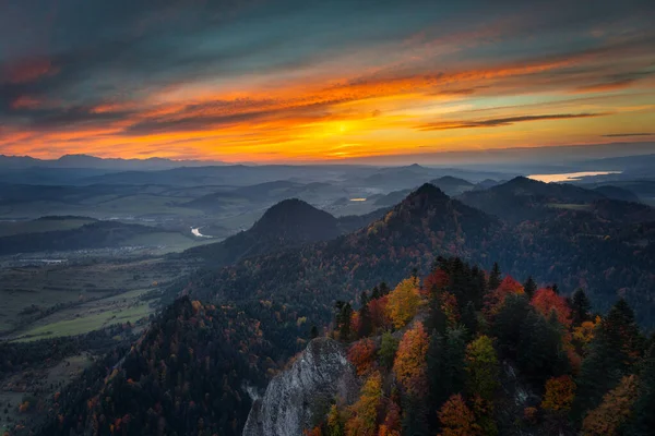 Красивый Закат Пиениных Горах Вершины Трехгорной Вершины Осенью Польша — стоковое фото