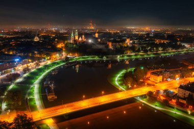 Geceleri Wawel Kraliyet Kalesi, Krakow. Polonya