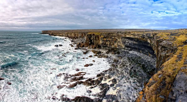 アイルランドのアラン諸島の崖 ストック写真
