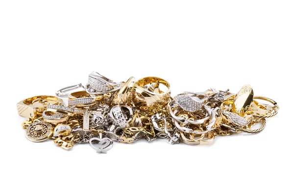 Zlaté šperky na bílém pozadí — Stock fotografie