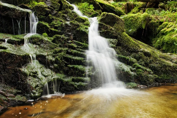 Waterfall from ravine — Stock Photo, Image