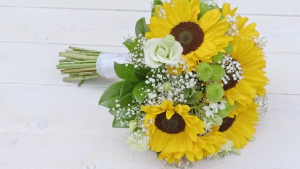 Γαμήλια Ανθοδέσμη Από Ηλιοτρόπιο Φυσικό Φόντο Λουλουδιών — Αρχείο Βίντεο