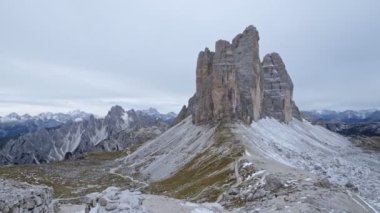 Tre Cime di Lavaredo Ulusal Parkı 'ndaki ünlü Tre Cime tepeleri, Dolomiti Alpleri, Güney Tyrol, İtalya