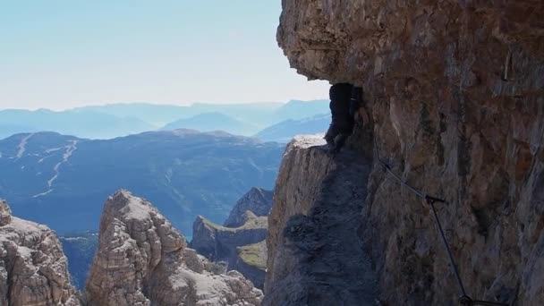 Fjellklatrer Ferrata Andakt Dolomittenes Fjell Italia Reiseeventyrkonsept – stockvideo