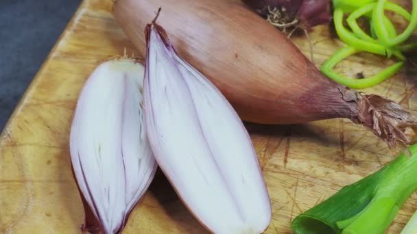 Différents Types Oignons Sur Une Table Bois Oignons Échalotes Oignons — Video