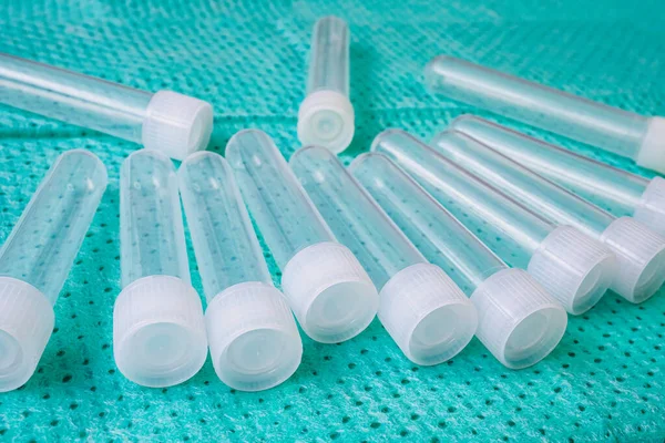 Örnek Toplamak Için Kapaklı Plastik Test Tüpleri Laboratuvar Incelemesi Için — Stok fotoğraf