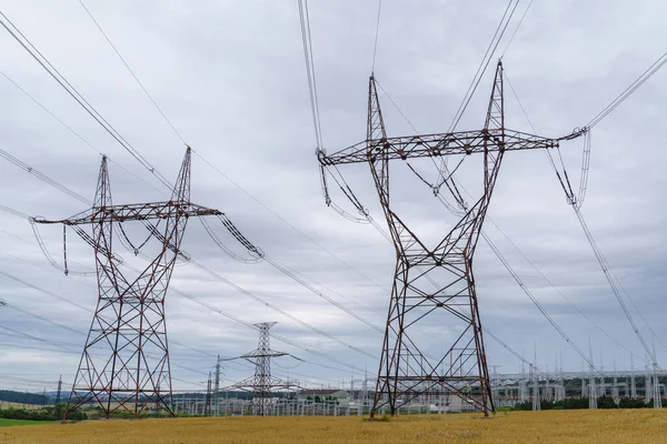 Distributie Elektrische Onderstation Met Hoogspanningsleidingen Transformatoren Onderstation Hoogspanningstransformator — Stockfoto