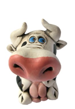 beyaz zemin üzerine inek