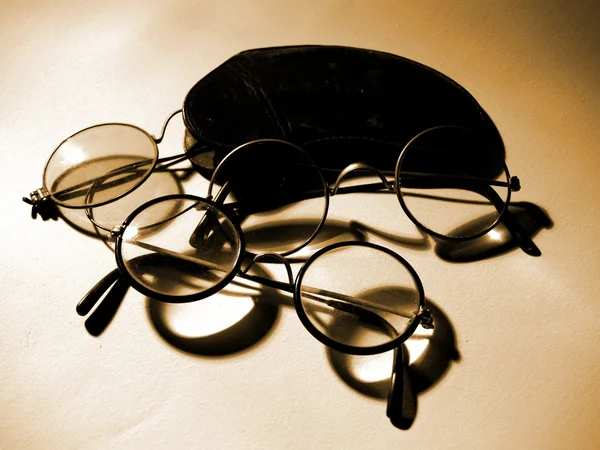 Yaşlı adamın gözlük