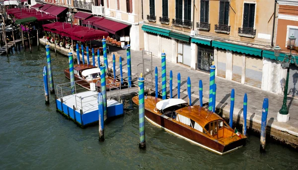 Parcheggio in gondola. Venezia — Foto Stock