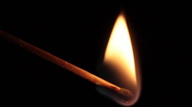 yanan kibrit çöpü makro