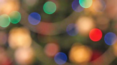 Odaklan, noel ışıkları arka planında