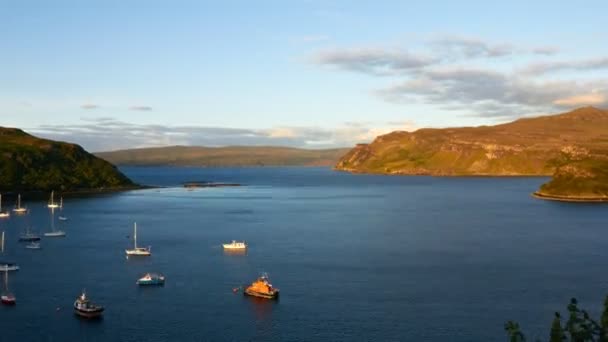 Timelapse of sunset over Loch Portree, Isla de Skye, Escocia — Vídeos de Stock