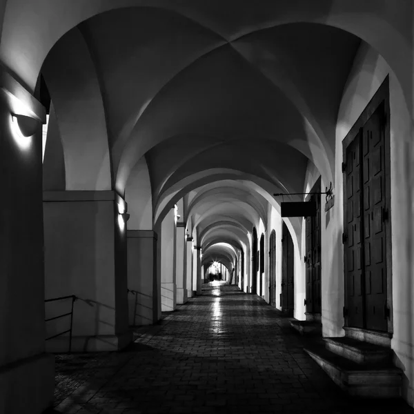 Mystiska smala archway — Stockfoto