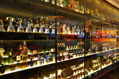 dünyanın en büyük scotch viski koleksiyonu