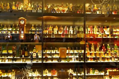 dünyanın en büyük scotch viski koleksiyonu