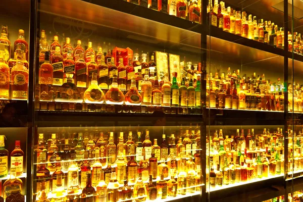 La mayor colección de whisky escocés del mundo — Foto de Stock