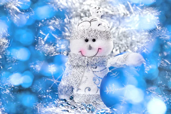 Fundal de Crăciun cu om de zăpadă și bile — Fotografie, imagine de stoc