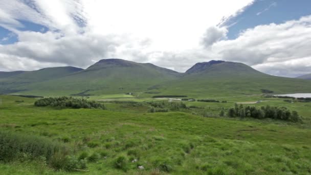 La cordillera Grey Corries y Ben Nevis, Escocia — Vídeo de stock