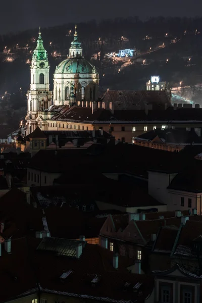 Kościół Świętego Mikołaja w Pradze w nocy — Zdjęcie stockowe