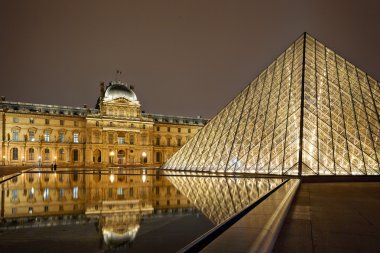 gece görüş louvre Sanat Müzesi, paris, Fransa.