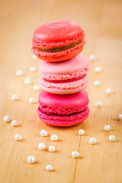 Strawberry, raspberry and rhubarb macaroons — Stock Photo, Image