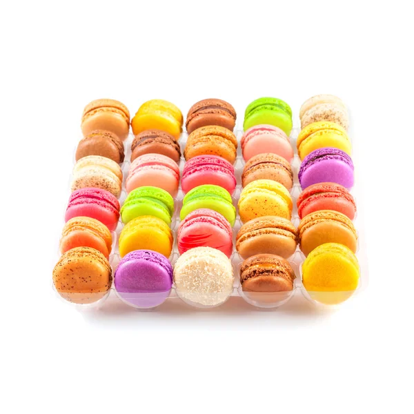 Tradiční francouzský barevné macarons v krabici — Stock fotografie