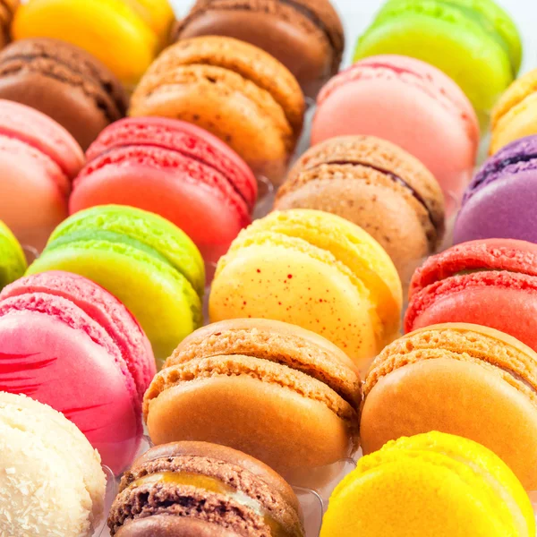 Traditionelle französische bunte Macarons in einer Schachtel — Stockfoto
