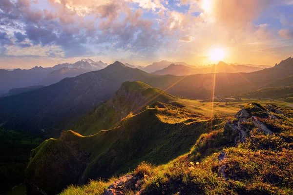 Západ slunce v létě na Passo di Giau, Dolomity, Itálie — Stock fotografie