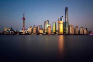 Lujiazui silueti ve Huangpu nehri, Şangay, Çin