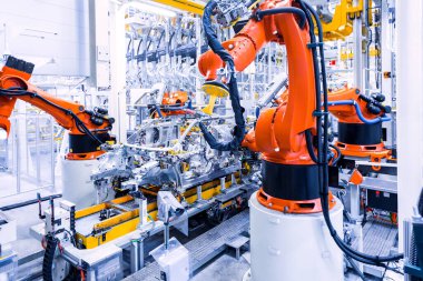 Araba fabrikasındaki robotlar