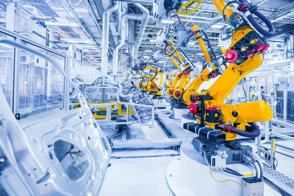 Robots in een autofabriek — Stockfoto