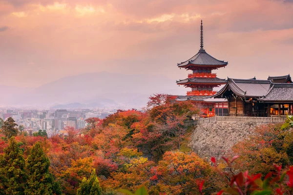 Salida Del Sol Sobre Pagoda Sanjunoto Templo Kiyomizu Dera Temporada —  Fotos de Stock