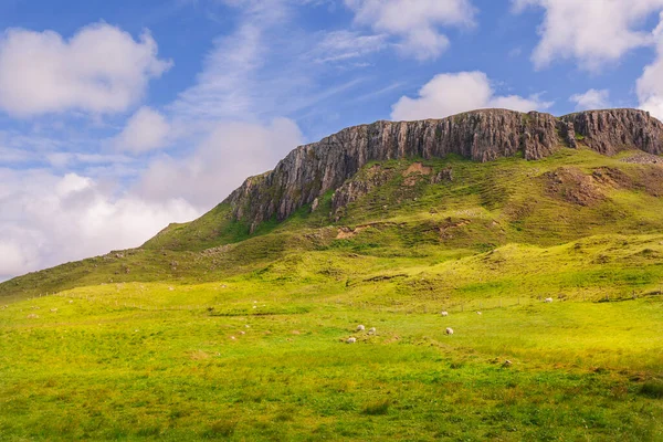 View Mountain Ridgeclose Duntulm Castle Isle Skye Trotternish Peninsula Scotland Jogdíjmentes Stock Fotók