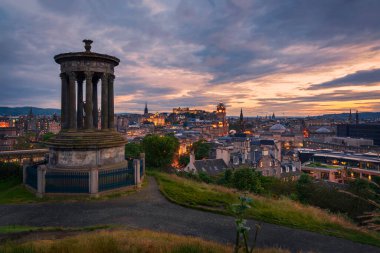 görünümü ile edinburgh edinburgh silüeti üzerinde kale ve scotts anıt calton Hill, İskoçya