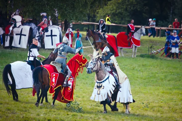 Великий Мастер сражается на лошадях. Фестиваль битвы при Грюнвальде — стоковое фото