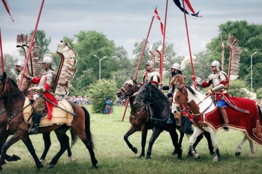 kluszyn içinde kanatlı hussars Lehçe