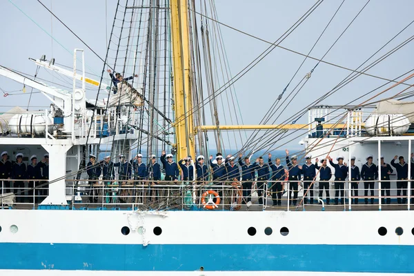 Legénység tagok magas hajó Mir — Stock Fotó