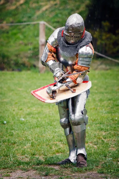 UNIEJOW - August 06: Armored Knight before the duel at the 6th — Stock Photo, Image