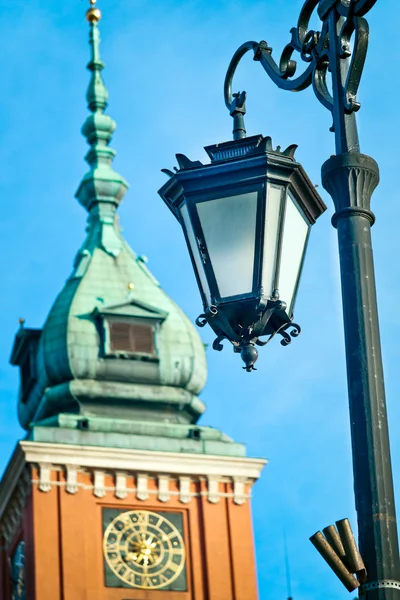 Lanterna vintage e Castelo Real em Varsóvia — Fotografia de Stock