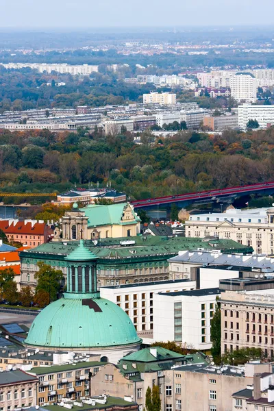 Kerk van de heilige drie-eenheid, Warschau, hoofdstad stad van Polen panorama — Stockfoto
