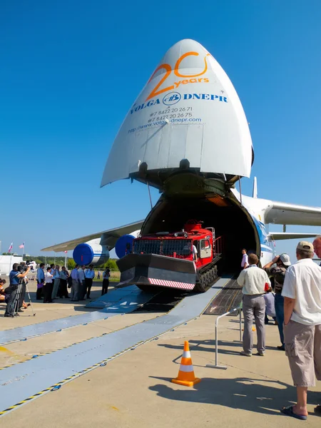 Antonov an-124-100 volga-dnepr — Stockfoto