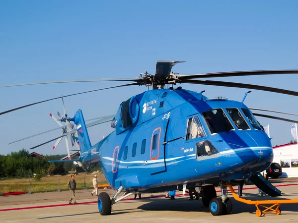 Mi 38 вертолет, российские военные и грузовые — стоковое фото