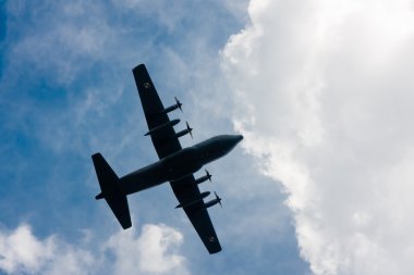 c-130 hercules bulutlar