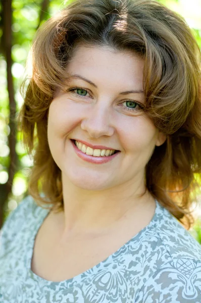 Middle-aged woman in a summer park — Stock Photo, Image